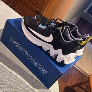 Nike Giannis Antetokounmpo  Immortality 2 Basketball Shoes Excellent Used Cond